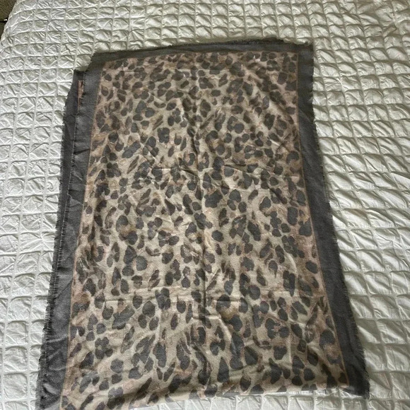 Leopard super soft scarf - Picture 3 of 4